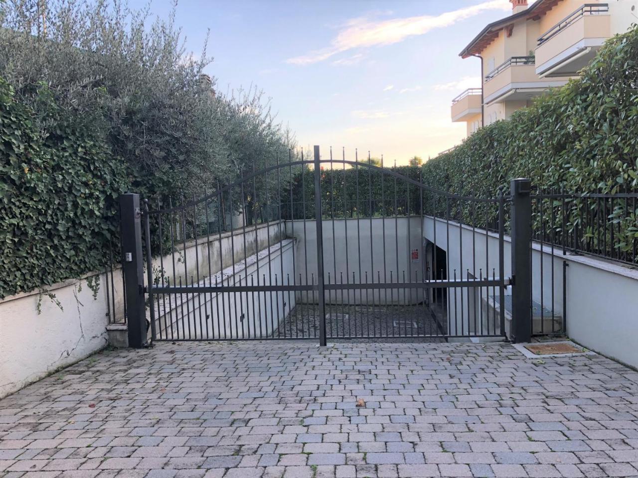 Desenzanoloft Official Partner Marriott Homes & Villas - Bea House, Sirmione With Private Garden And Share Pool Eksteriør billede