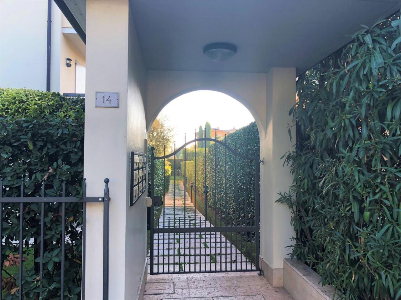 Desenzanoloft Official Partner Marriott Homes & Villas - Bea House, Sirmione With Private Garden And Share Pool Eksteriør billede
