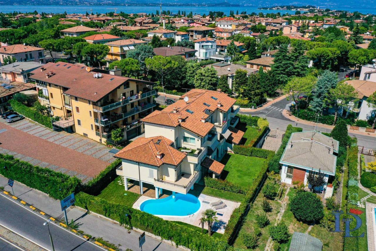 Desenzanoloft Official Partner Marriott Homes & Villas - Bea House, Sirmione With Private Garden And Share Pool Eksteriør billede